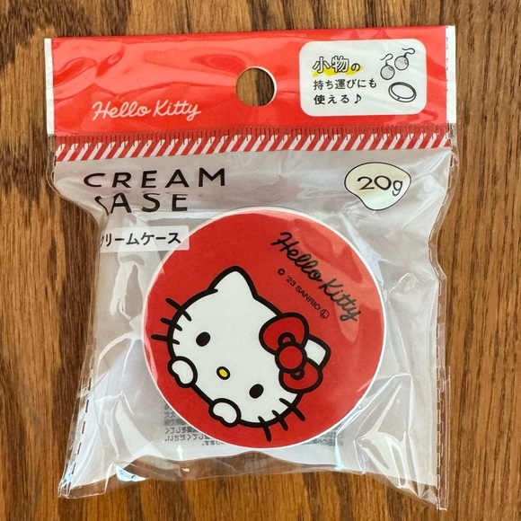π 6/$60, New, Hello Kitty Cream Case Pill Case Makeup Case, 2β - Picture 4 of 4